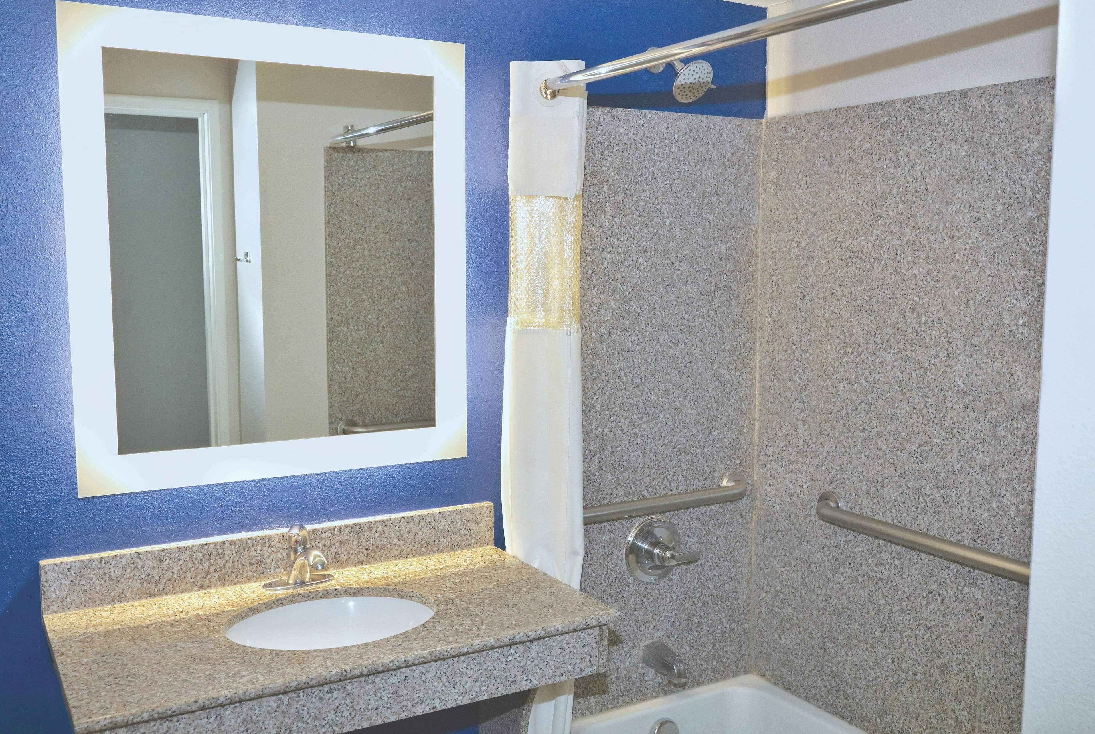 La Quinta By Wyndham Ne Long Beach/Cypress Hawaiian Gardens Ngoại thất bức ảnh